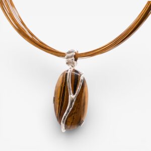 Colgante de plata y ojo de tigre